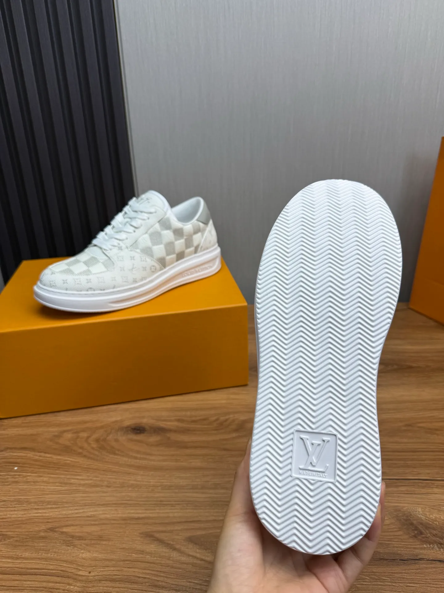 Men's shoes 💰840💰 LOUIS VUITTON [Luden Yiwei] The new trendy Lv is on the market 🎁, casual and fashionable men's shoes 👟 1:1 shipment ⬆️The upper is made of imported cowhide + cowhide mesh lining, the original wear-resistant rubber outsole, the version is simple and elegant, exclusive for trendy men. 38-45 (38.45 is non-refundable if made to order)